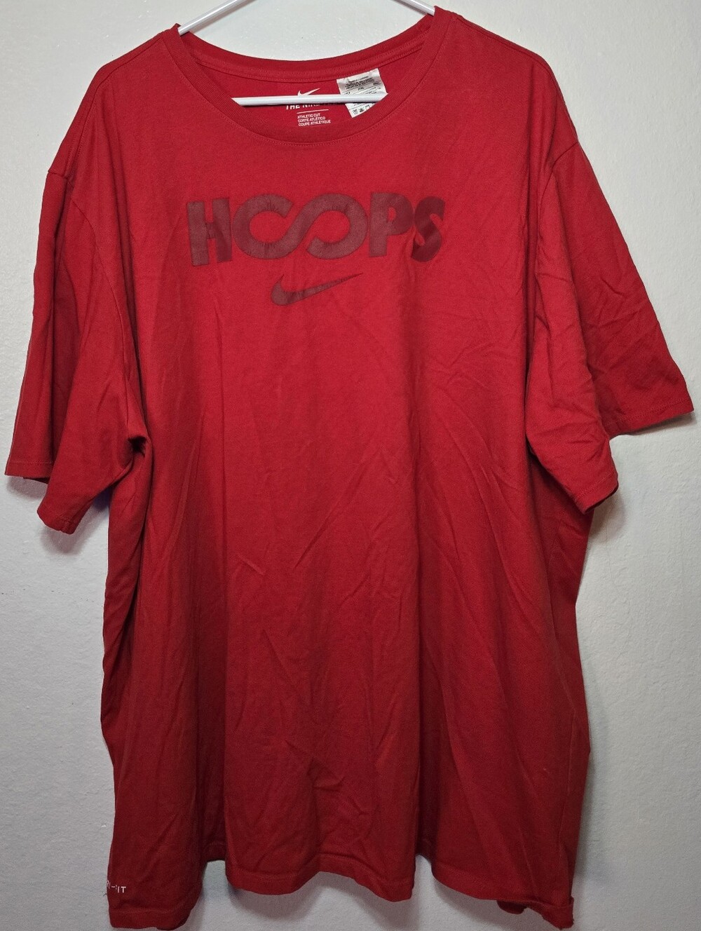 Nike Basketball "HOOPS" Graphic T-shirt in Red(3XLT)